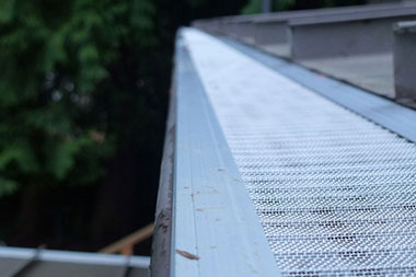 Experienced Factoria gutter cleaners in WA near 98006
