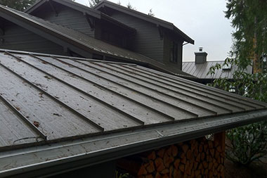 Experienced North Bend rain gutter contractor in WA near 98045